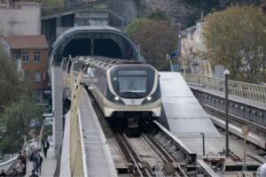 Complete Guide to Amtrak Boston South Station Travel, Amenities & Tips