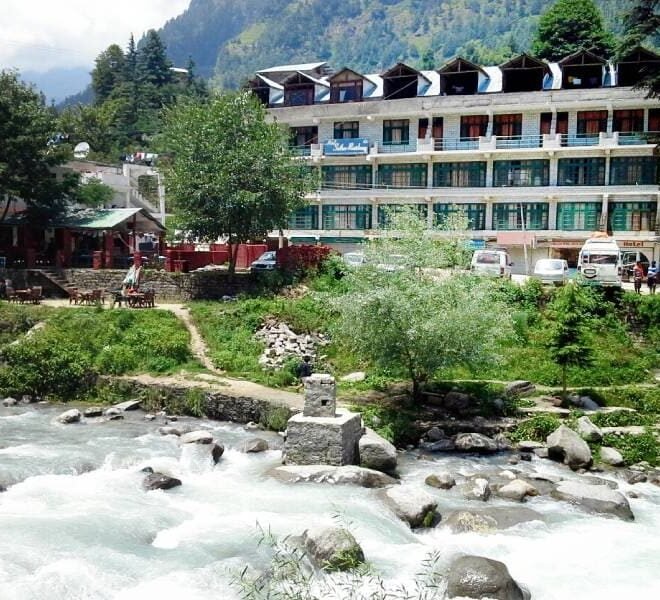 Best Place to Stay in Manali with Family – Scenic Comfort at Hotel Satkar Residency