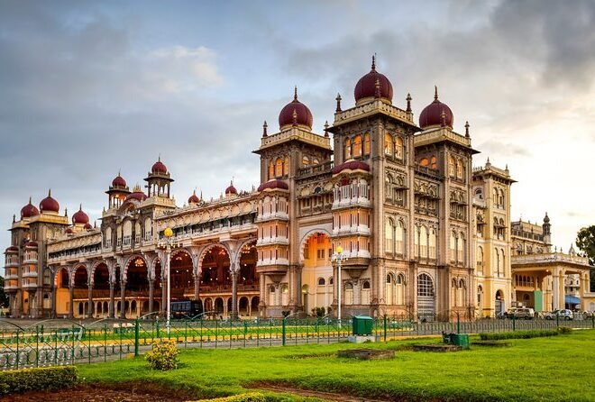 Nashik to Indore Cab