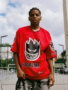 Supreme Pullover Hoodie – Classic Street Fashion Statement for Any Season