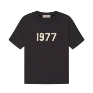 How to Choose the Best Essentials T-Shirt for Everyday Style
